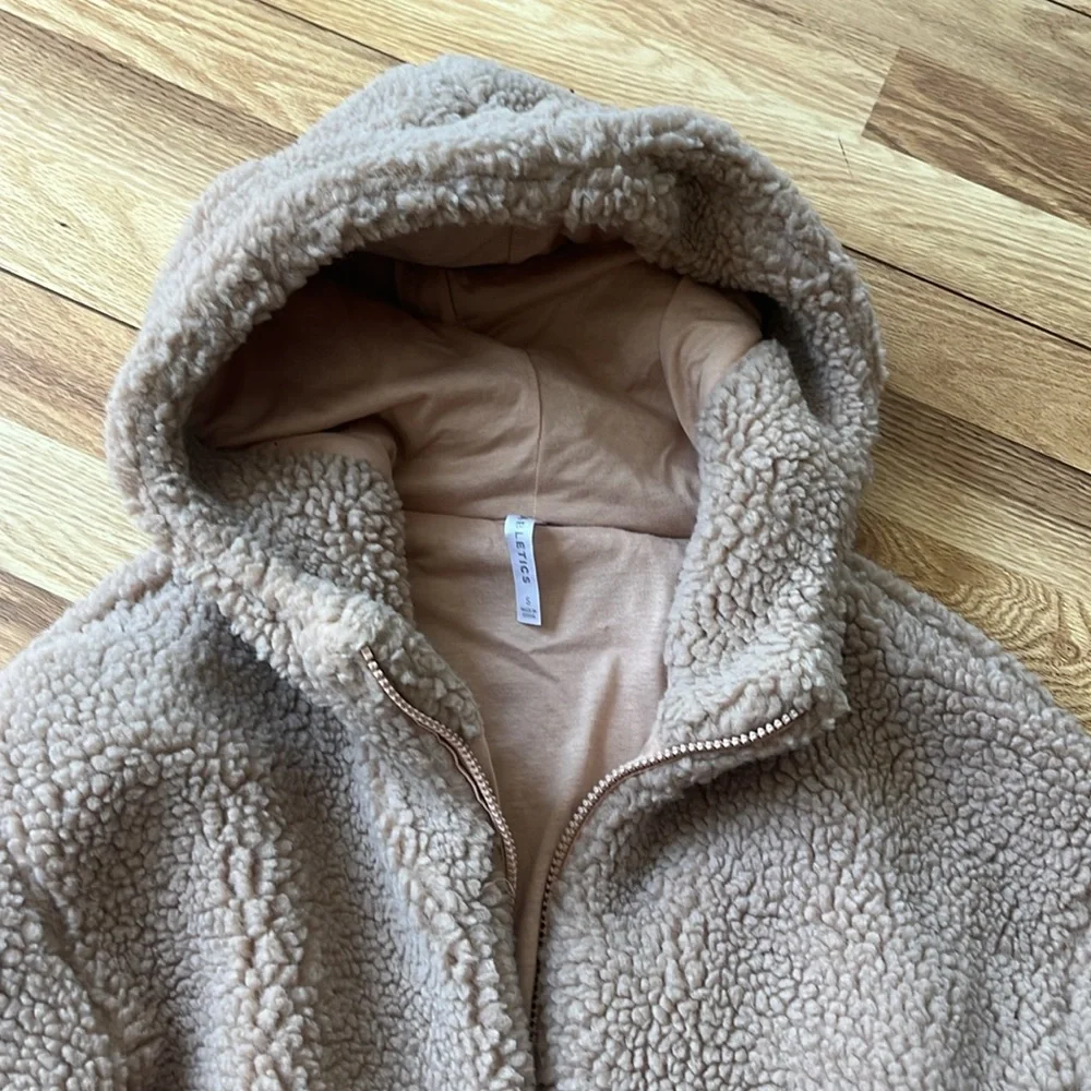 Cozy Fabletics jacket - Picture 2 of 3